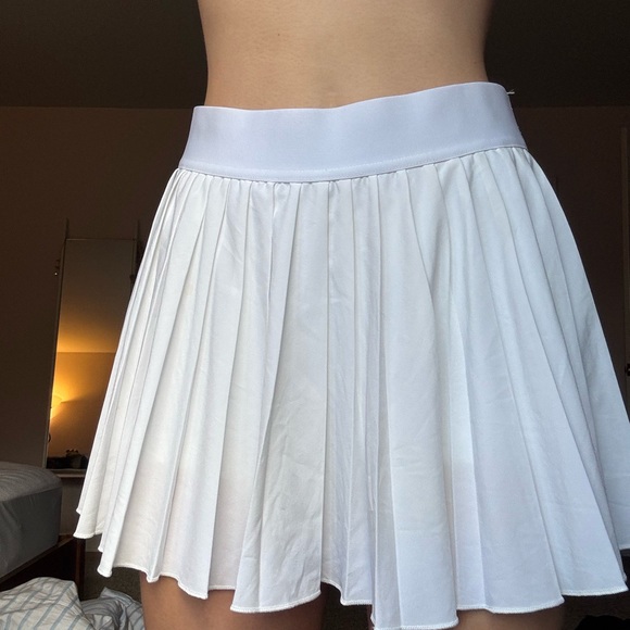 TNA Dresses & Skirts - Aritzia TNA White Tennis Skirt